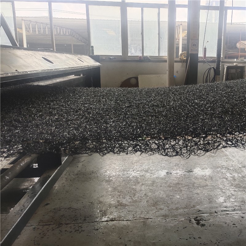 Tapis de contrôle de l'érosion Filet de protection des pentes Geomat 3D.jpg Tapis de contrôle de l'érosion Filet de protection des pentes Geomat 3D.jpg