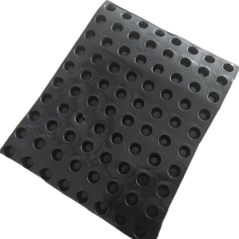 Feuille de drainage à fossettes noires.jpg Feuille de drainage à fossettes noires.jpg