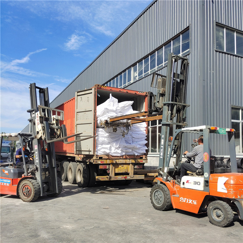 Exportation de panneaux d'égouttage à fossettes en PEHD blanc vers l'Europe.jpg Exportation de panneaux d'égouttage à fossettes en PEHD blanc vers l'Europe.jpg