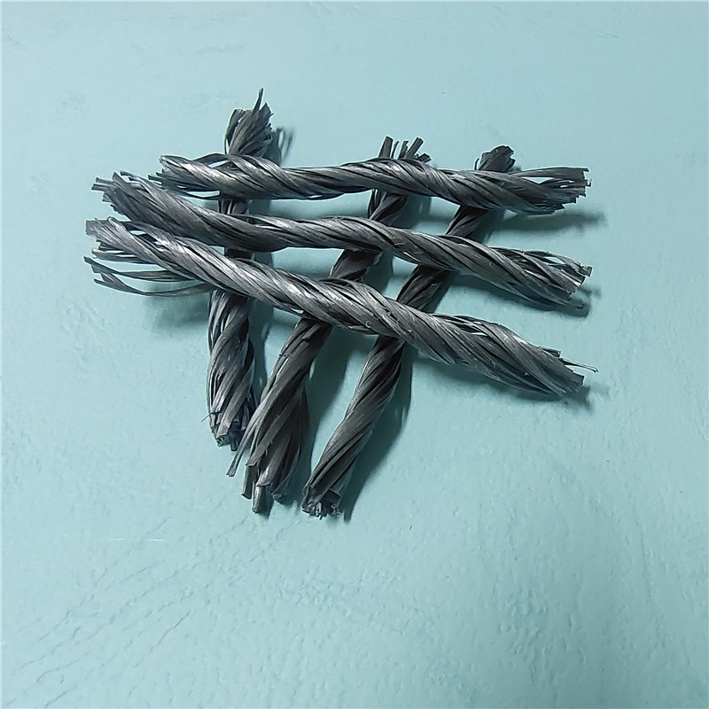 La fibre de polypropylène torsadée est composée à 100 % de polypropylène. Elle est traitée par étirage spécial, torsion et traitement de surface. La fibre torsadée présente les avantages d'une résistance élevée à la rupture, d'une bonne dispersion dans le béton et d'une forte force de préhension. Il peut remplacer les fibres d'acier pour le renforcement des sols en béton et certains autres projets structurels en béton. Il est largement utilisé dans l'ingénierie du béton..jpg