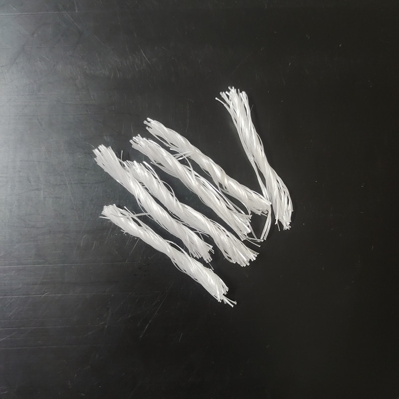 Regroupez des fibres torsadées en polypropylène pour le béton.jpg Regroupez des fibres torsadées en polypropylène pour le béton.jpg