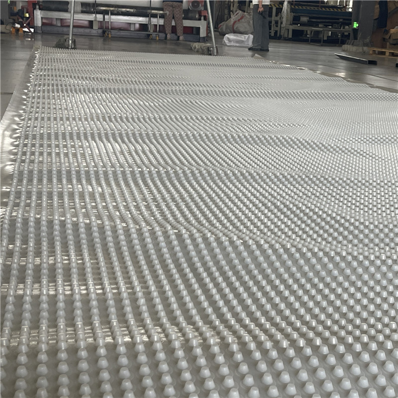 Panneau de drainage pour mur latéral du sous-sol.jpg Panneau de drainage pour mur latéral du sous-sol.jpg