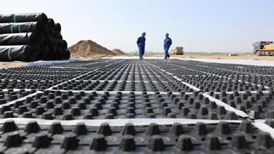 Panneau de drainage à fossettes pour chaussées.jpg Panneau de drainage à fossettes pour chaussées.jpg