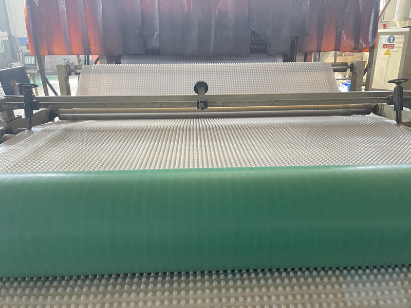 Fourniture de panneaux de drainage blancs.jpg