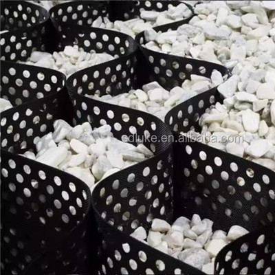 Grille de gravier géocellulaire .jpg Grille de gravier géocellulaire .jpg