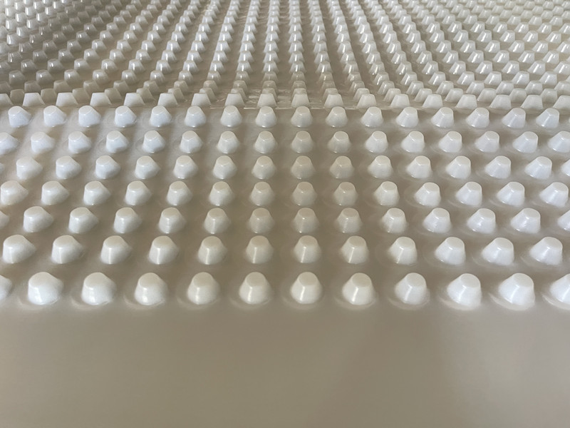 Panneau d'égouttage alvéolé en PEHD résistant aux racines.jpg Panneau d'égouttage alvéolé en PEHD résistant aux racines.jpg