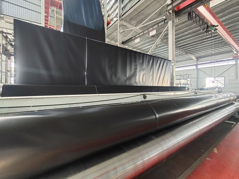 Bâche de bassin en PEHD.jpg Bâche de bassin en PEHD.jpg