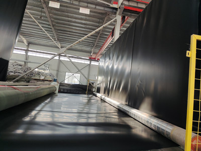 géomembrane en PEHD en gros.jpg