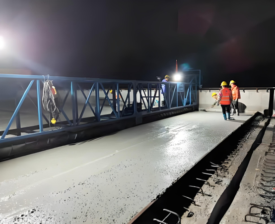 Fibre PP torsadée spécifique aux routes en béton.png