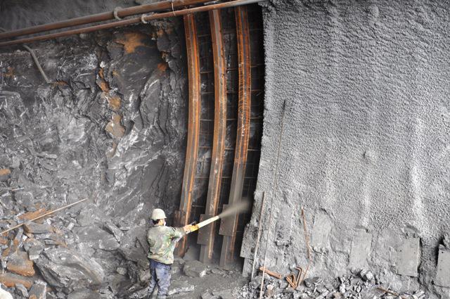 Fibre synthétique macro PP pour revêtement de tunnel en béton projeté .jpg