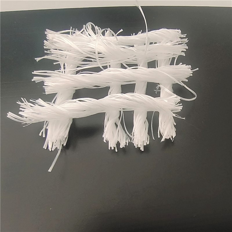 Fibre de béton en fibre PP torsadée blanche.jpg