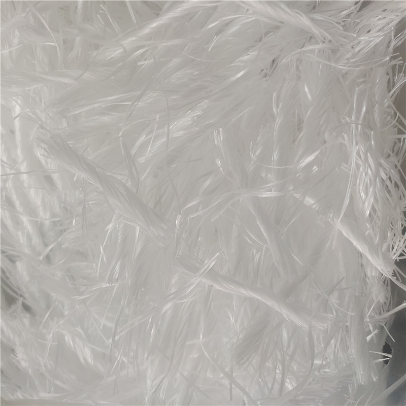 Fibre PP torsadée blanche en faisceau.jpg Fibre PP torsadée blanche en faisceau.jpg