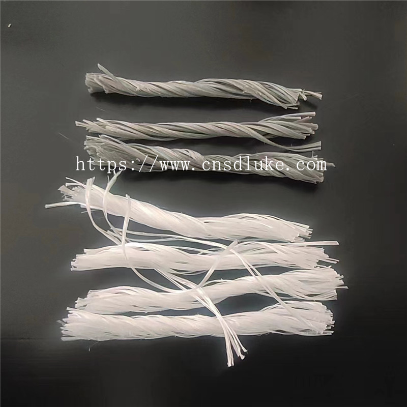 Fibre torsadée en polypropylène de 54 mm.jpg