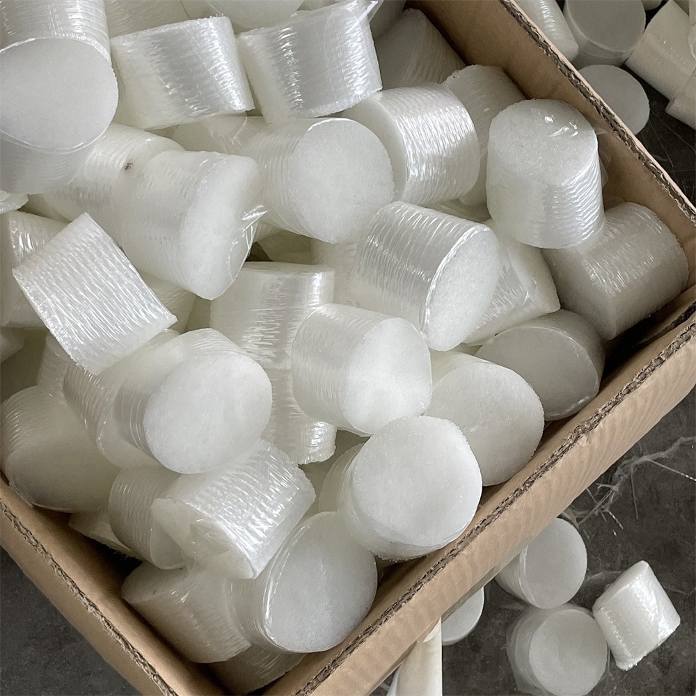 Film PVA hydrosoluble emballant des macrofibres de polypropylène.jpg