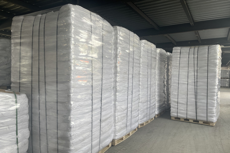 Fibre de polypropylène torsadée pour béton.jpg